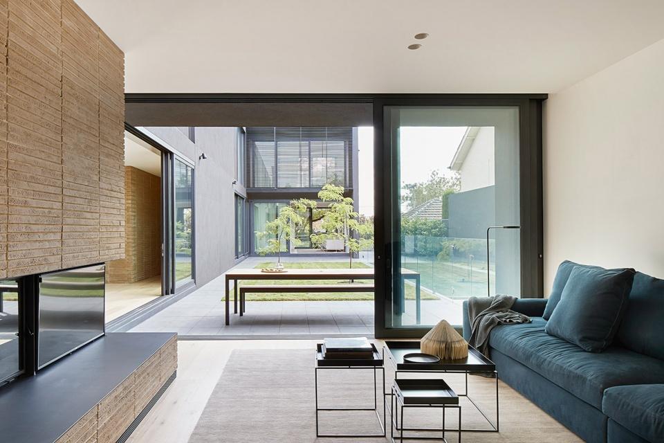 展廳設(shè)計施工委托合同4 展廳設(shè)計施工委托合同4