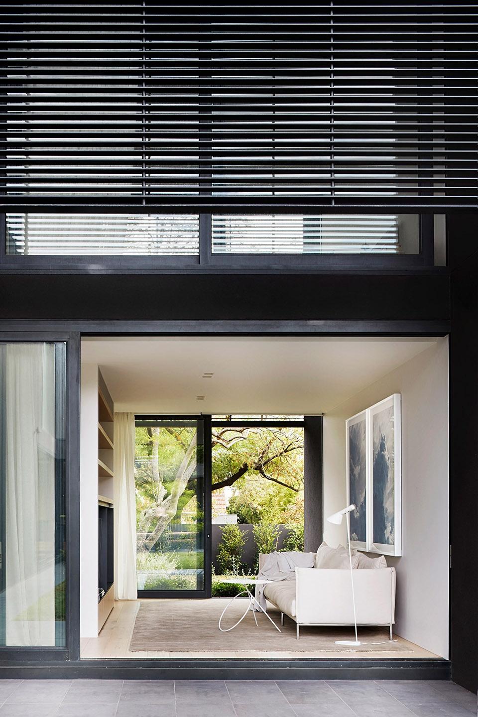 展廳設(shè)計施工委托合同2 展廳設(shè)計施工委托合同2