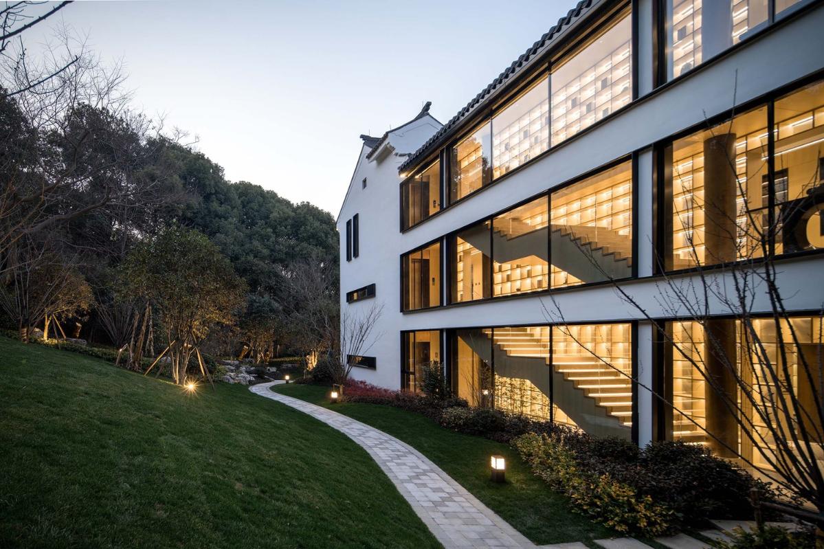 25_%E6%96%B9%E5%BD%A2%E5%9B%9B%E5%90%88%E9%99%A2%E5%8D%97%E9%9D%A2%E4%BA%BA%E8%A7%86_Quadrangle_South_View.jpg 25_%E6%96%B9%E5%BD%A2%E5%9B%9B%E5%90%88%E9%99%A2%E5%8D%97%E9%9D%A2%E4%BA%BA%E8%A7%86_Quadrangle_South_View.jpg