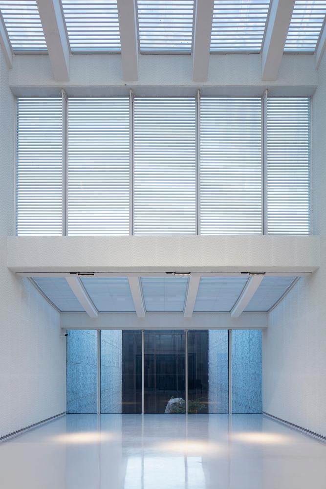 %E5%9B%BE10%EF%BC%9A%E5%B9%B3%E6%97%A5%E9%87%8C%E7%9A%84%E6%8A%A5%E5%91%8A%E5%8E%85%E4%B9%9F%E6%98%AF%E5%8F%82%E8%A7%82%E8%80%85%E7%9A%84%E7%A9%BA%E9%97%B4%E5%8F%96%E6%99%AF%E5%99%A8%C2%A9%E8%B4%BE%E6%96%B9.jpg %E5%9B%BE10%EF%BC%9A%E5%B9%B3%E6%97%A5%E9%87%8C%E7%9A%84%E6%8A%A5%E5%91%8A%E5%8E%85%E4%B9%9F%E6%98%AF%E5%8F%82%E8%A7%82%E8%80%85%E7%9A%84%E7%A9%BA%E9%97%B4%E5%8F%96%E6%99%AF%E5%99%A8%C2%A9%E8%B4%BE%E6%96%B9.jpg