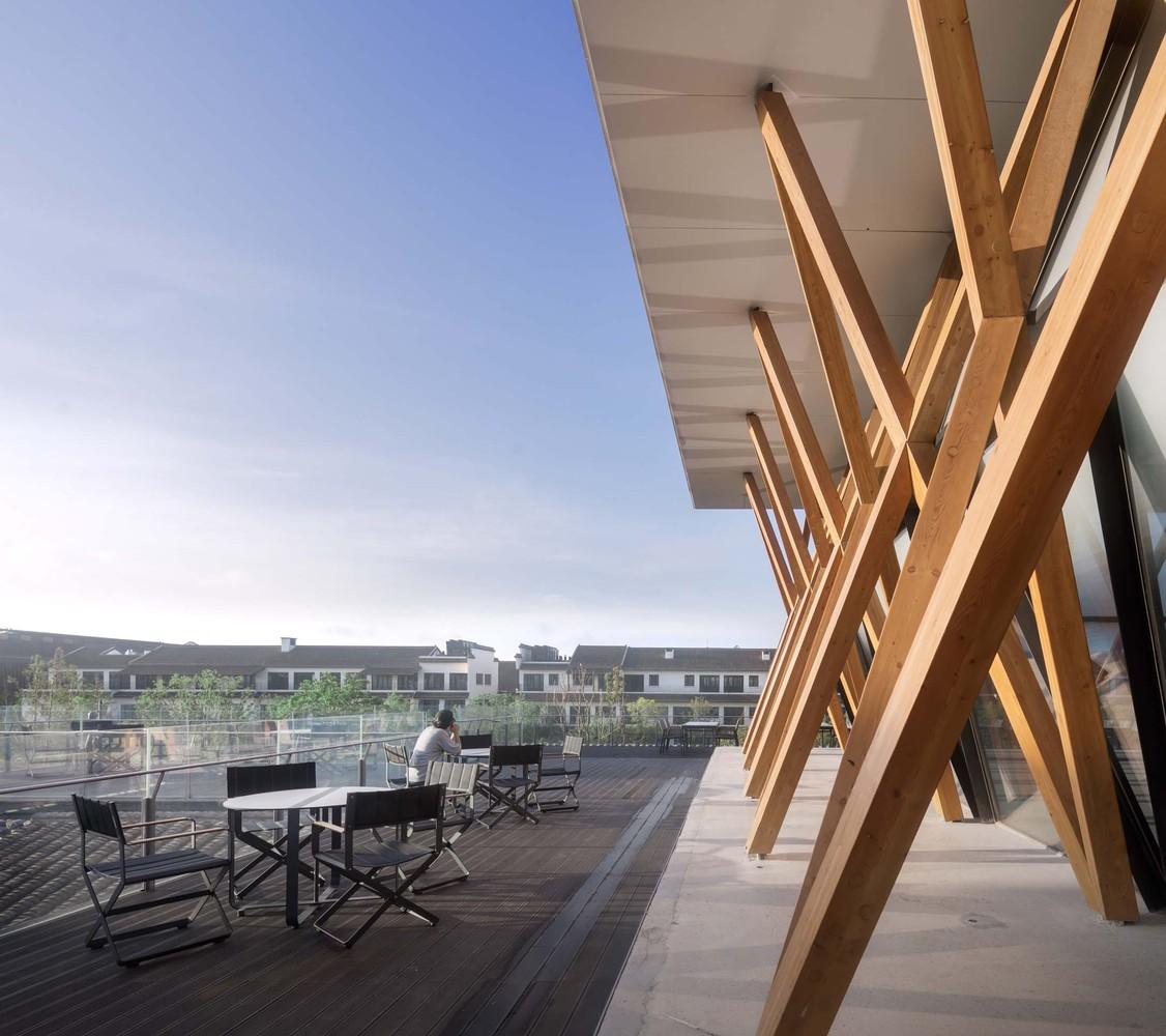 9_二層露臺(tái)_與木結(jié)構(gòu)_Terrace_and_Wood_Structure_攝影:梁山_Photographer_LIANG_Shan.jpg 9_二層露臺(tái)_與木結(jié)構(gòu)_Terrace_and_Wood_Structure_攝影:梁山_Photographer_LIANG_Shan.jpg