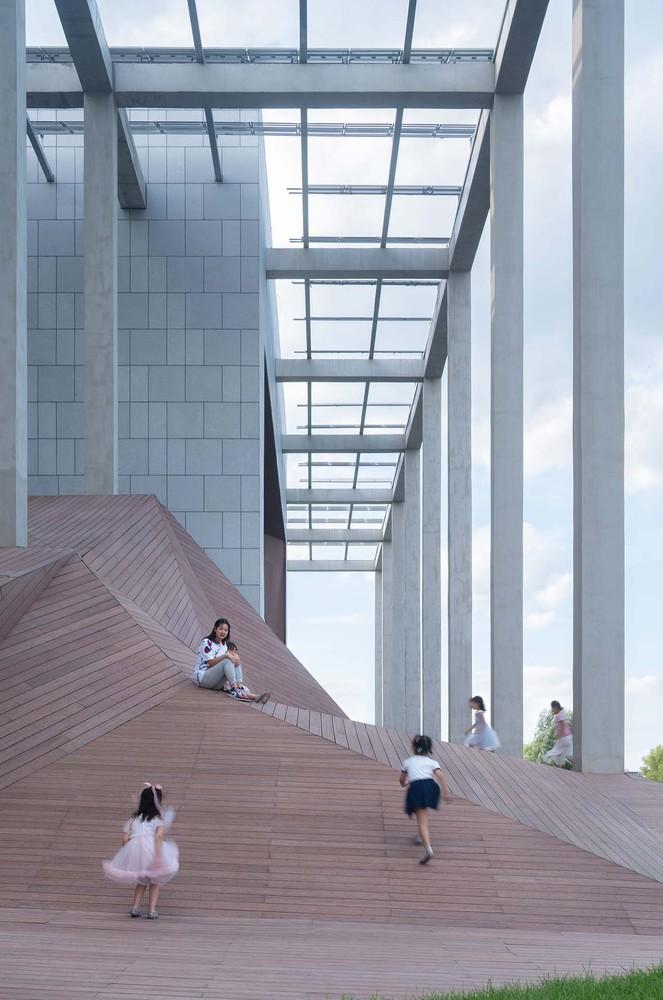 12_戶外廣場兒童活動空間(攝影:曾天培).jpg 12_戶外廣場兒童活動空間(攝影:曾天培).jpg